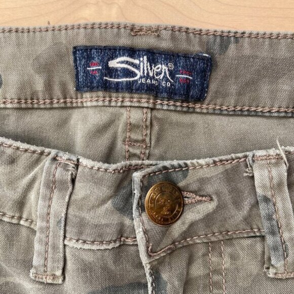 Silver Jeans Co. Camouflage Cargo Pants Size 26 lightly stretch skinny mid - Picture 2 of 7